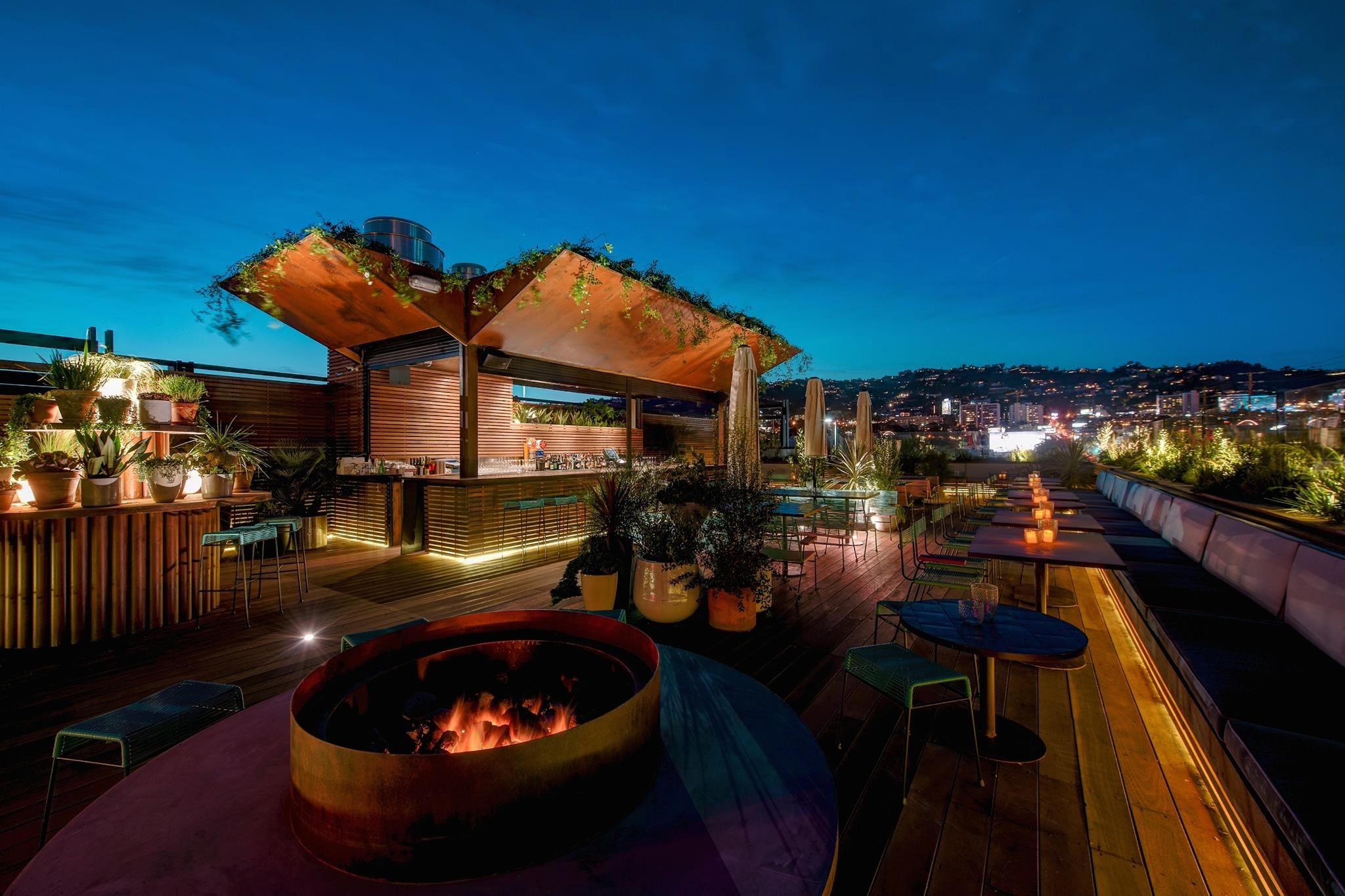 Above the Smog: 17 Best Rooftop Bars in Los Angeles