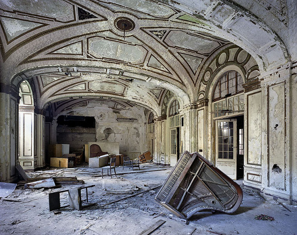 ruins-of-detroit_marchand-and-meffre_18