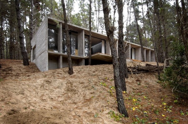 concrete-house-mar-azul-forest_BAK-architects_3