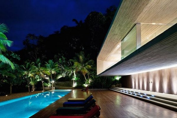 Paraty House by Marcio Kogan Architects 4