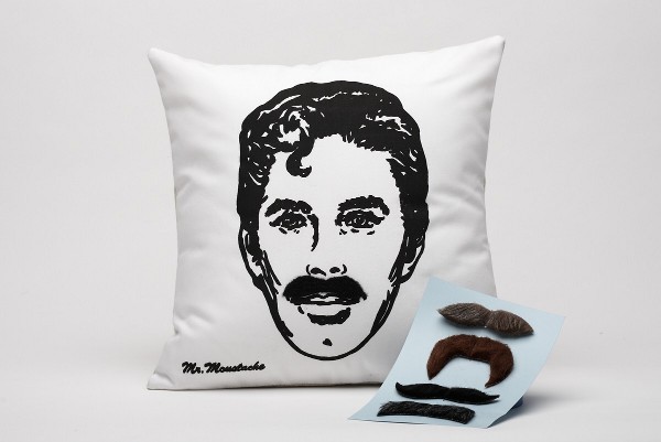 moustache-pillow_1