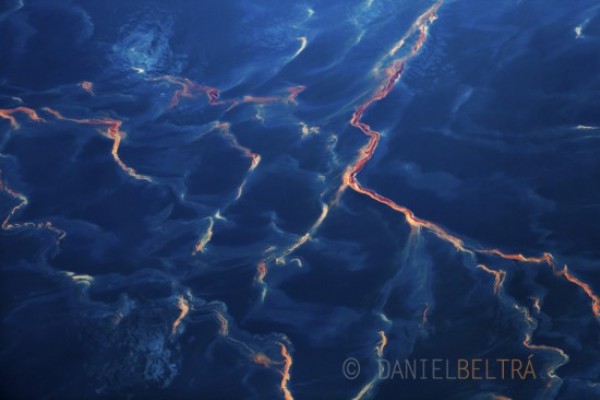 spill aerial photography by daniel beltra gulf of mexico oil rigs 2