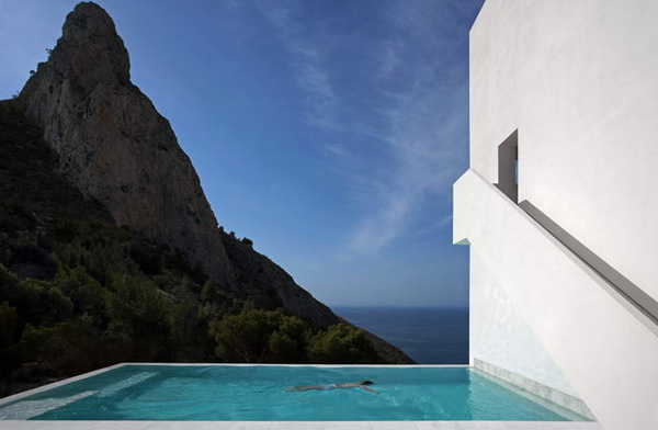 House-on-the-Cliff-by-Fran-Silvestre-Arquitectos-11