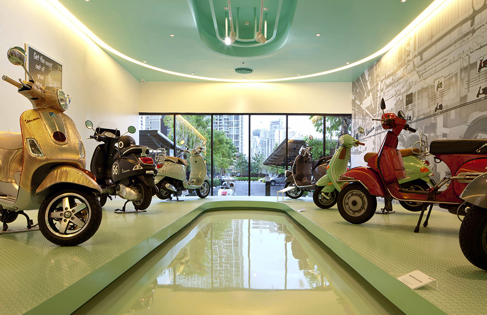 Vespa Galleria Bangkok by Supermachine 4_wide
