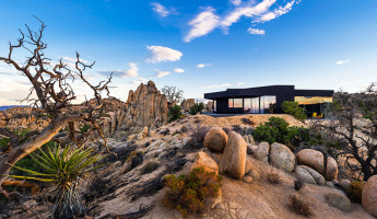 The Black Desert House by Marc Atlan Design