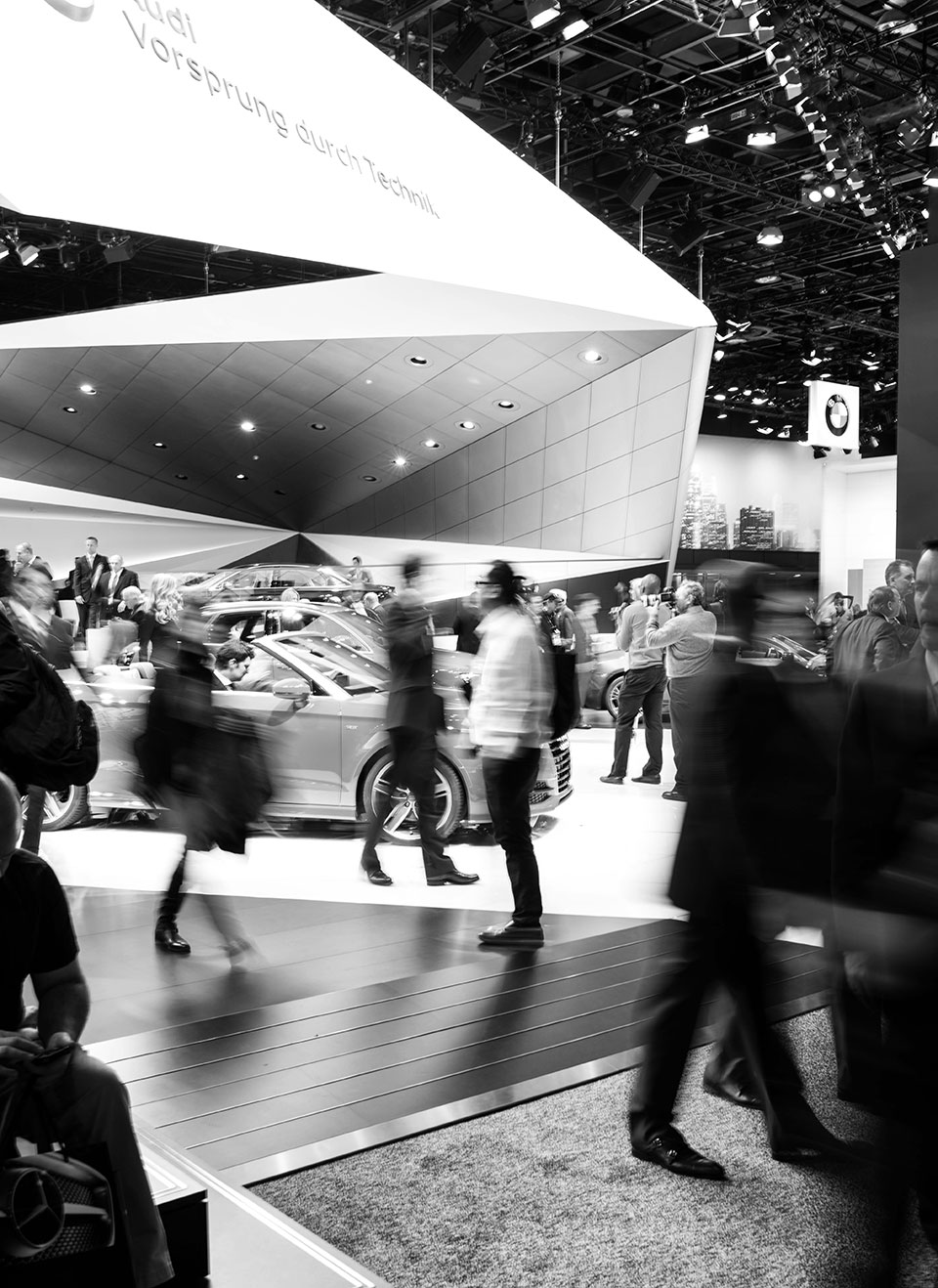 NAIAS-2014-Day-One---Auto-Show-Architecture---Flurry-and-Stillness