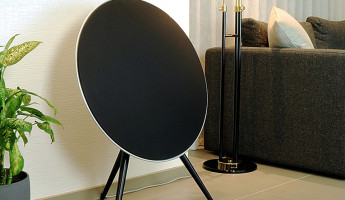 beoplay a9 black with walnut legs