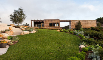 Toro Canyon House: a Contemporary California Weekend Home