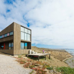 Chilean Cliffside Home by WMR Arquitectos