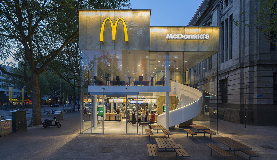 Contemporary McDonalds by Mei Architects – Photography by Jeroen Musch 1