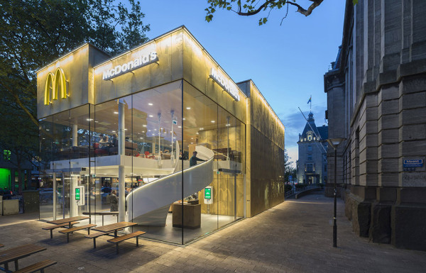 Contemporary McDonalds by Mei Architects - Photography by Jeroen Musch 10