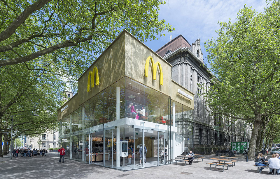 Contemporary McDonalds by Mei Architects - Photography by Jeroen Musch 5