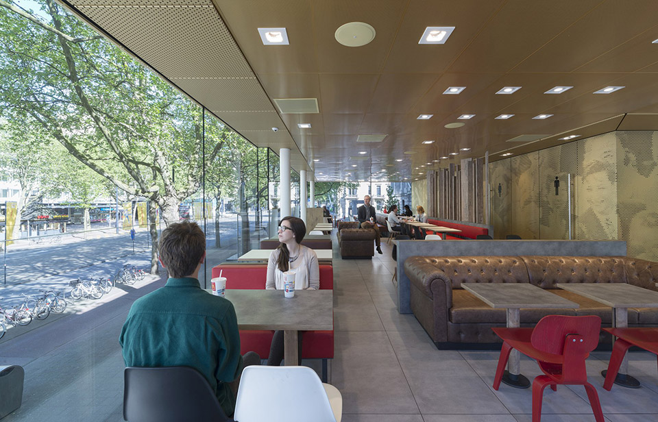 Contemporary McDonalds by Mei Architects – Photography by Jeroen Musch 8