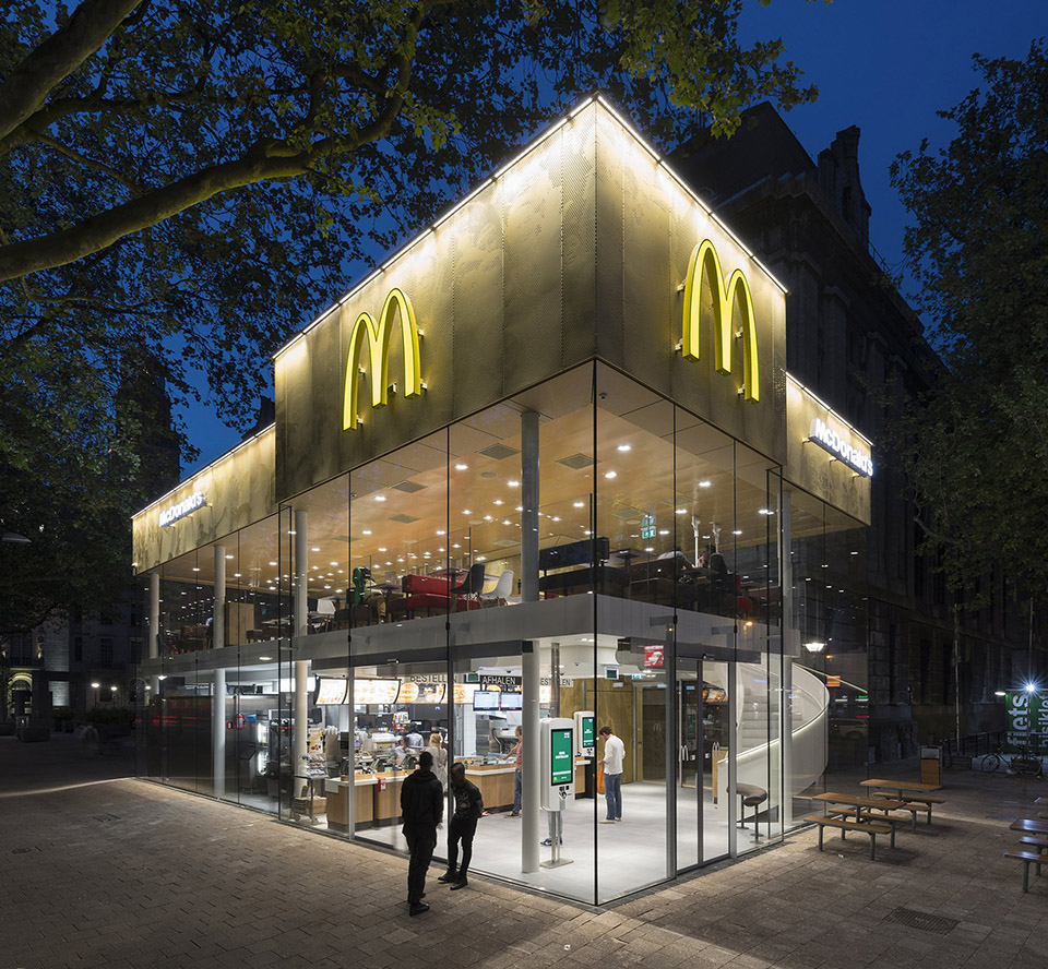 Contemporary McDonalds by Mei Architects – Photography by Jeroen Musch 9
