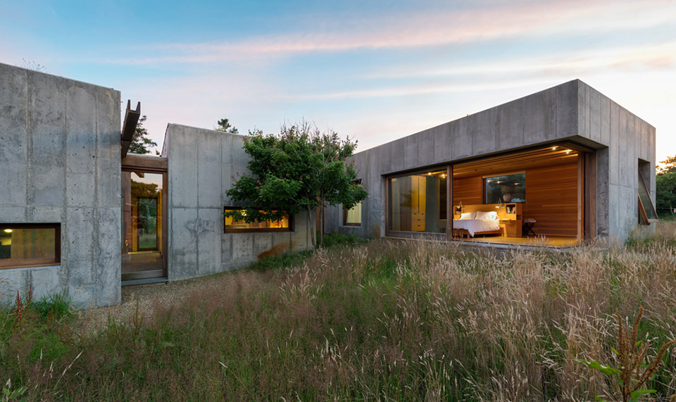 Coastal Concrete Contemporary - East House by Rose and Partners - Photography by Chuck Choi 4