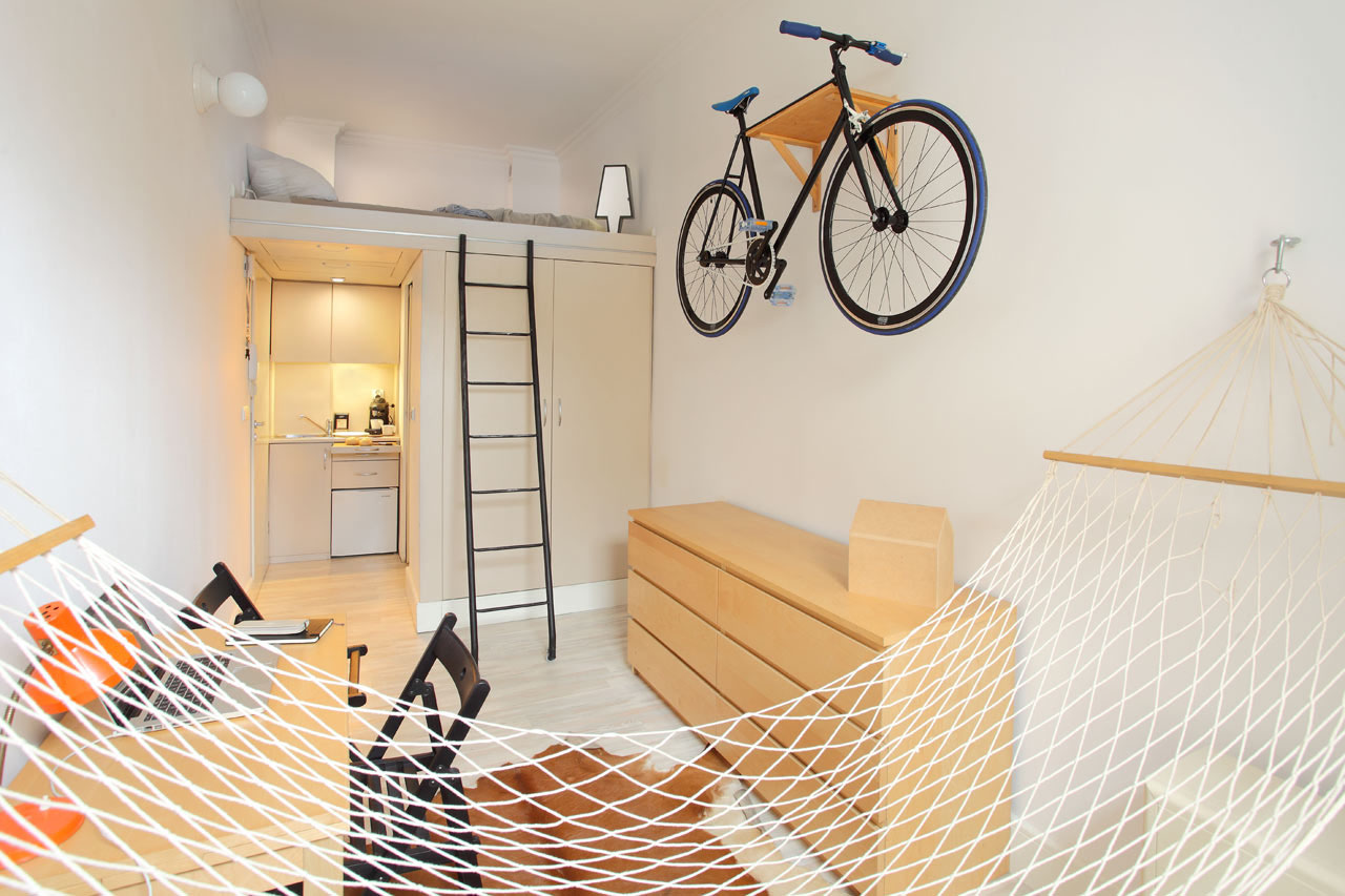 Hanging In - minimalist apartment