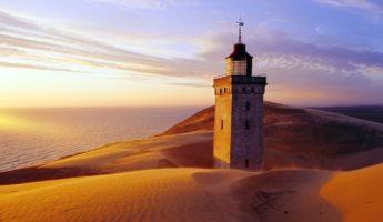 Lighthouse Pictures: 22 Stunning Spots Where the Sea Meets the Shore