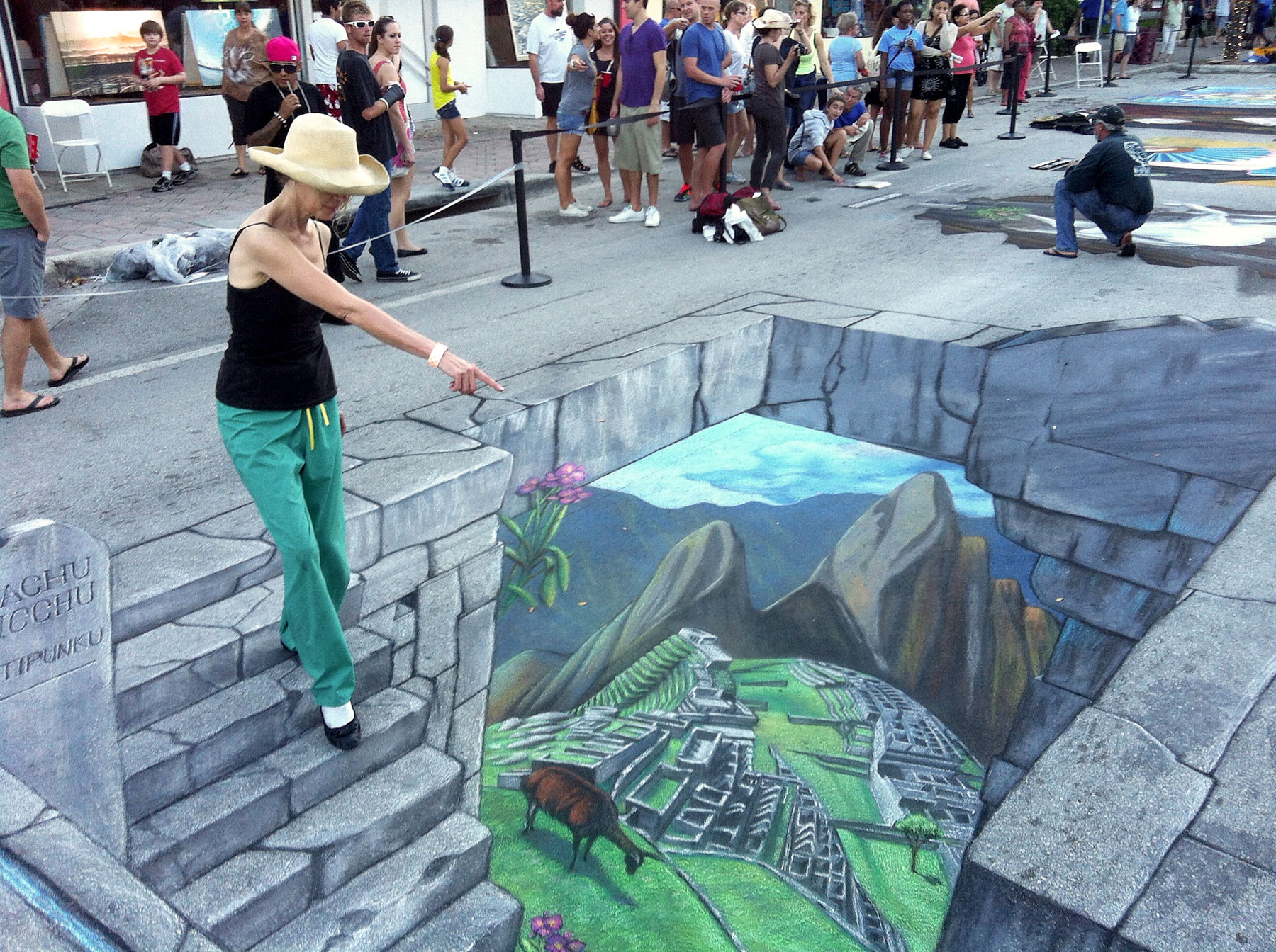 Tracy Lee Stum - 3D sidewalk art 3