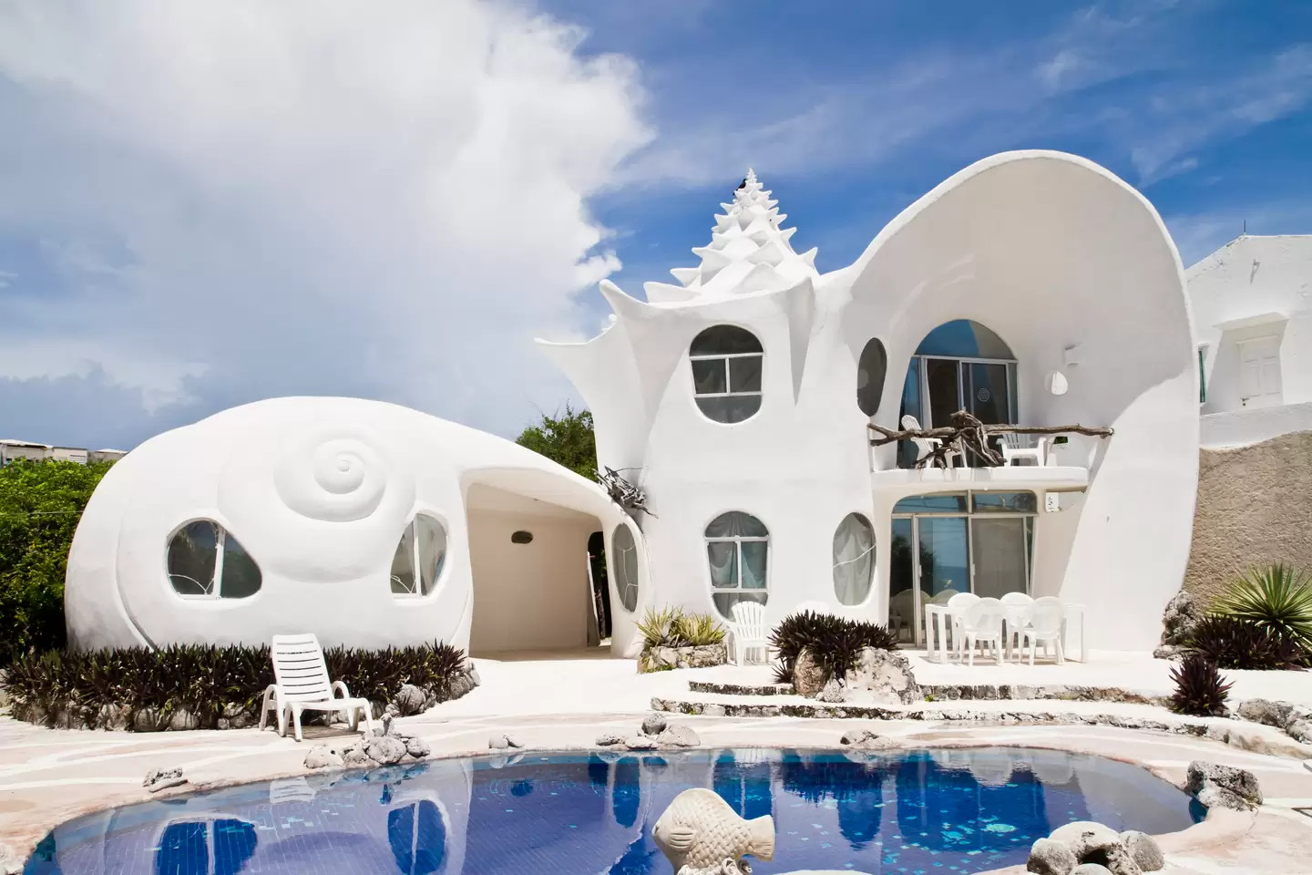 Seashell House - weird airbnb rental