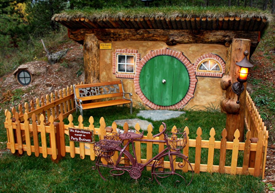 Shire Inspired 19 Hobbit Homes Worthy Of Bag End