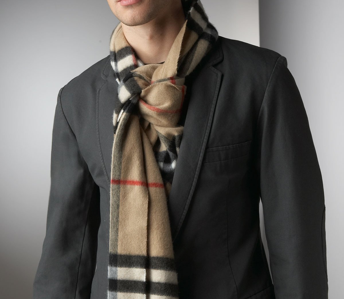 Fake-Knot - how to wear a scarf men