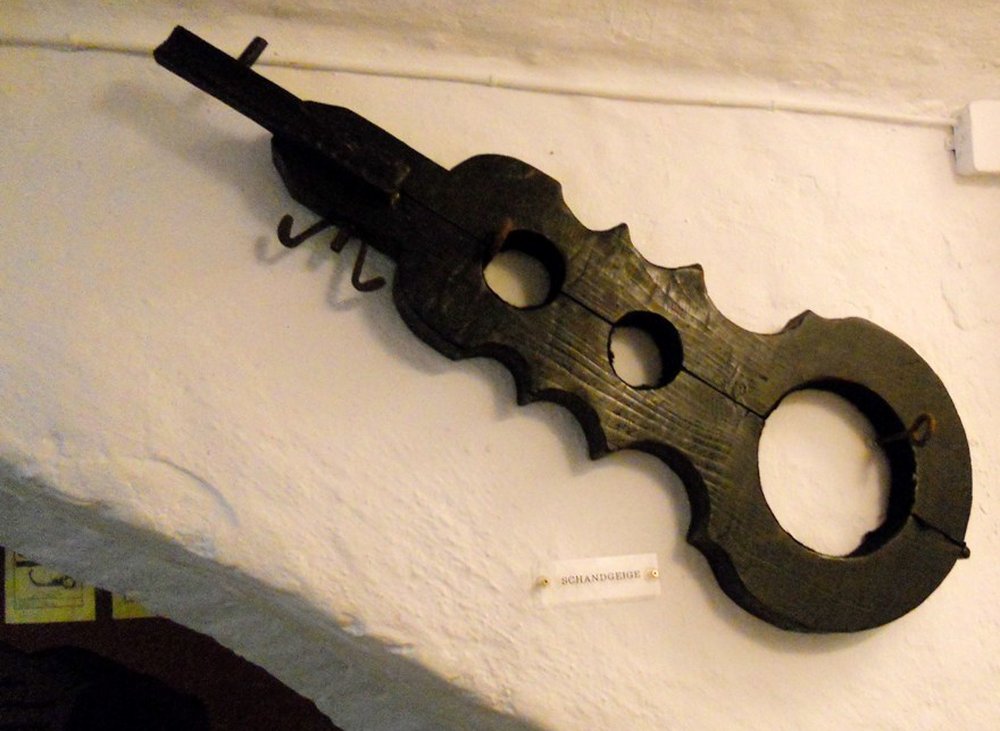 Shrew's Fiddle - medieval torture device