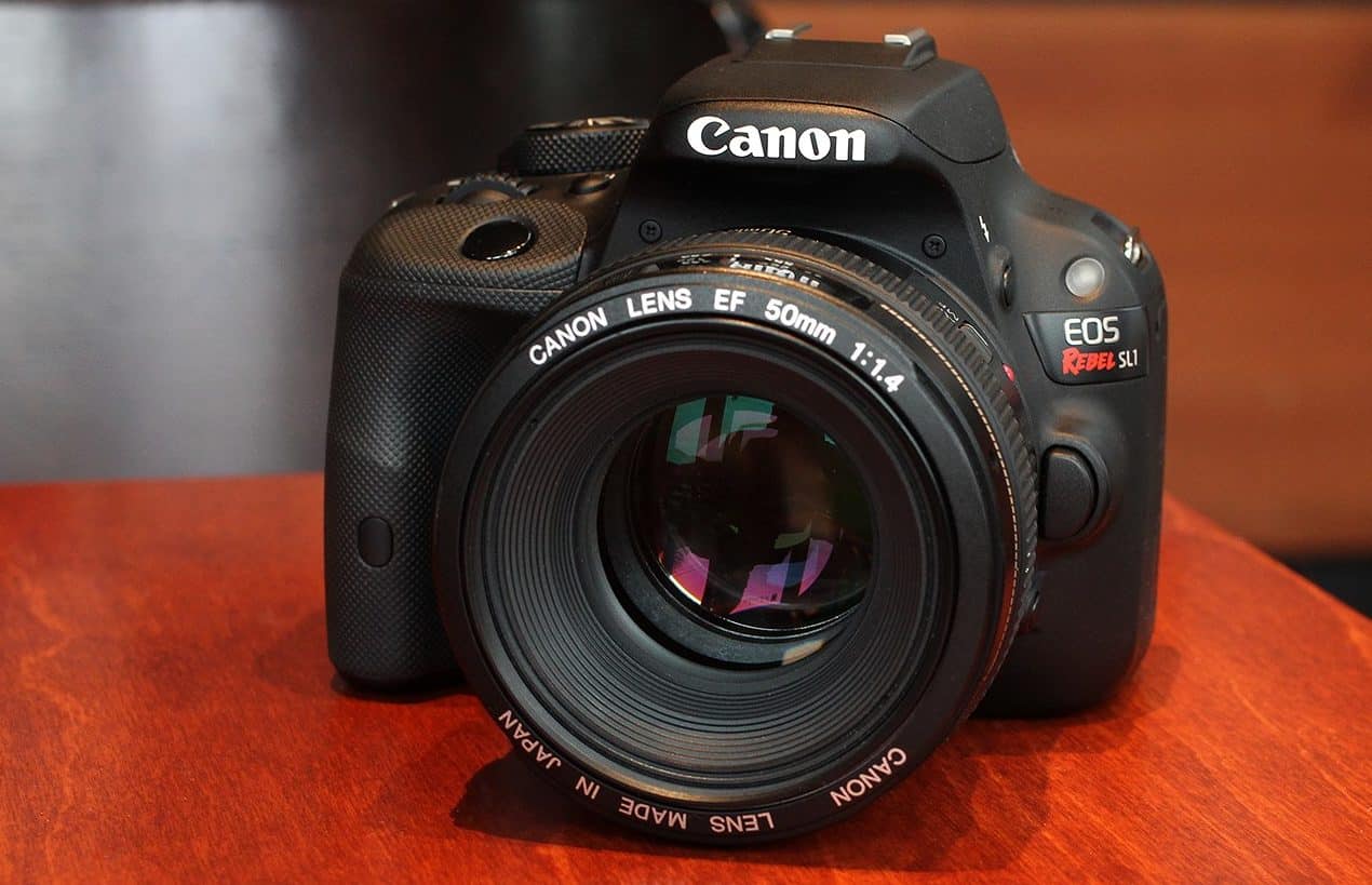 Canon EOS Rebel SL1 Canon EOS 100D amateur camera