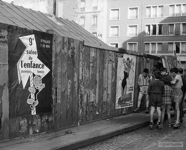 Schoolboy Movielovers - René Maltête street photograph
