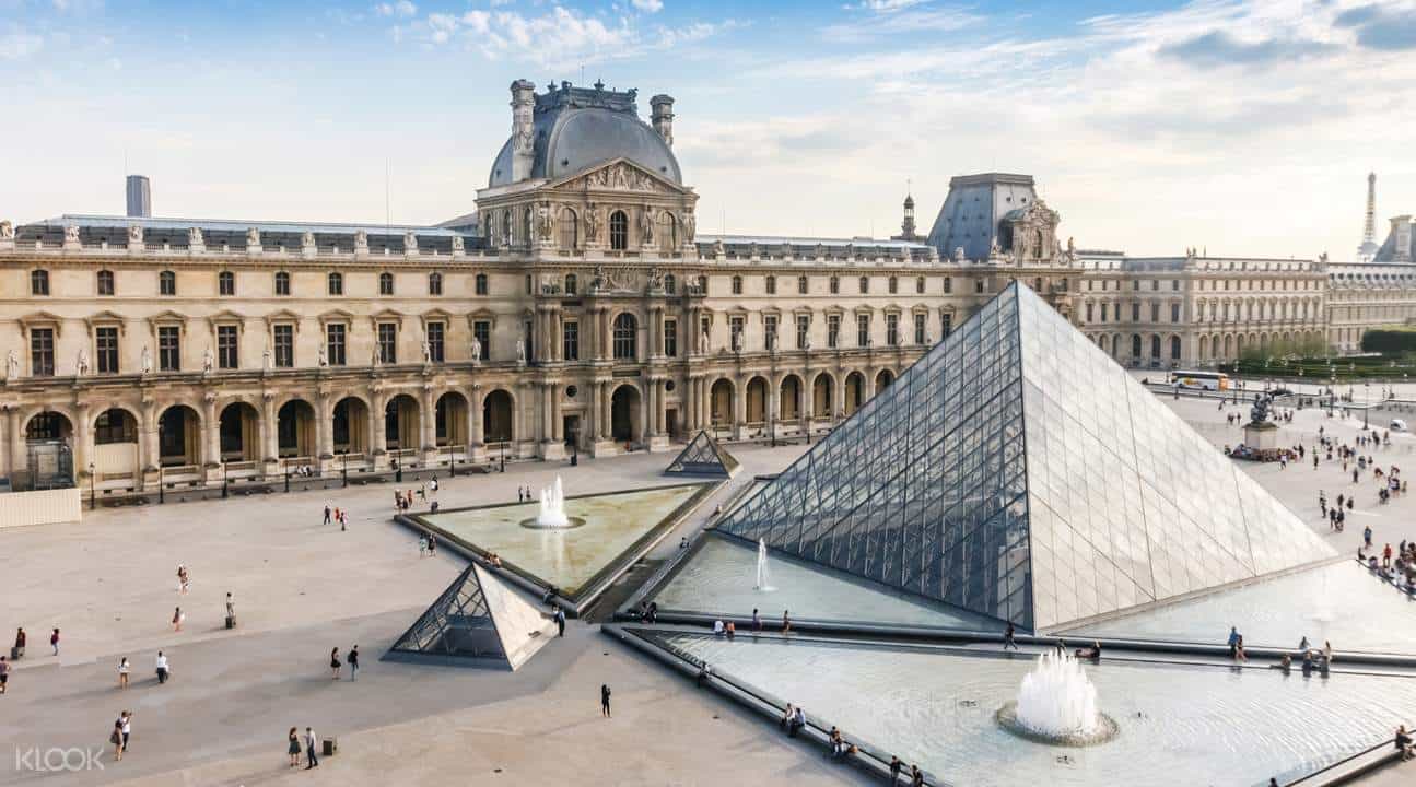 Louvre Museum - largest building