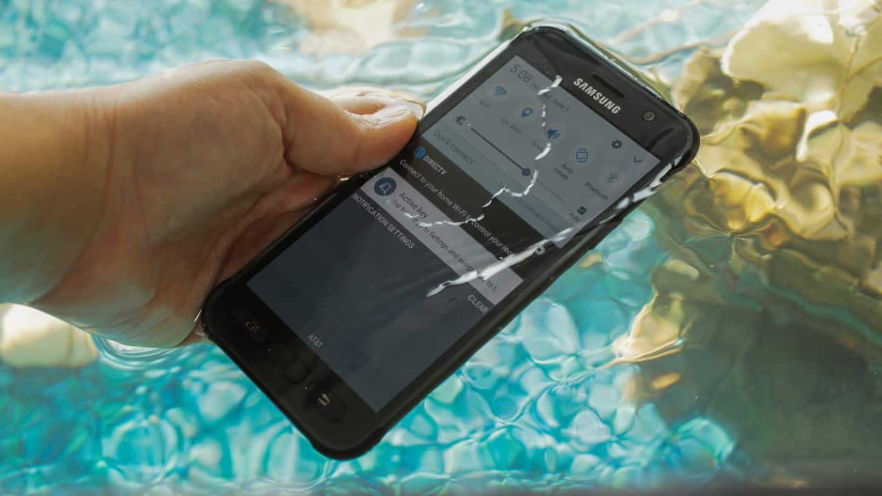 Samsung Galaxy S8 Active - waterproof camera