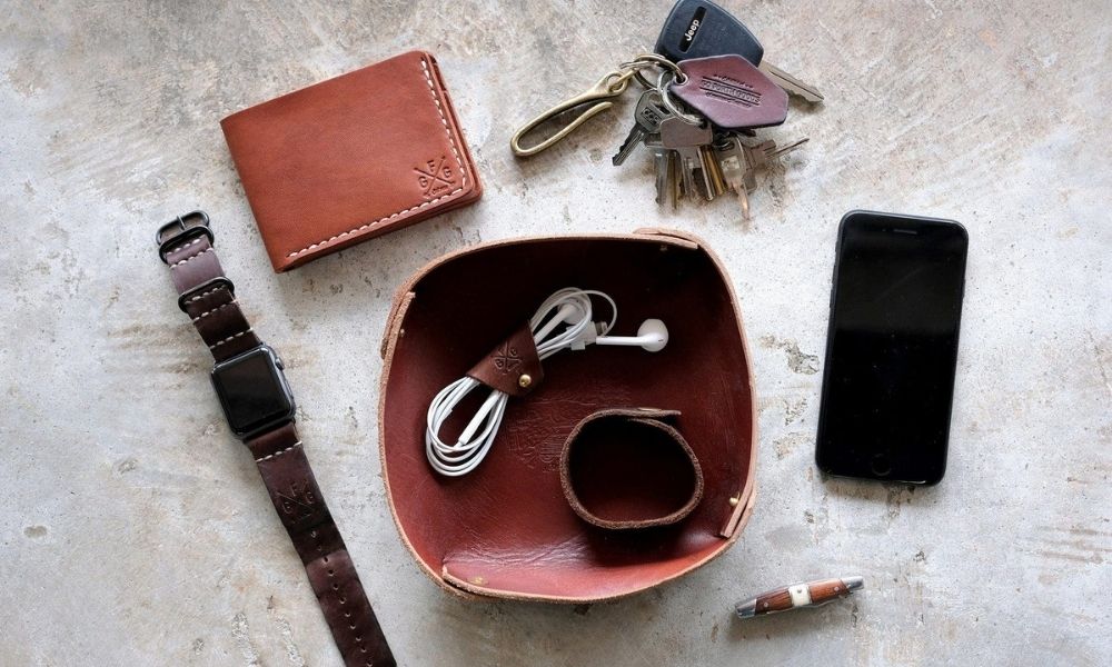 Leather Valet Tray The 17 Coolest, Men’s Leather Catchall Tray