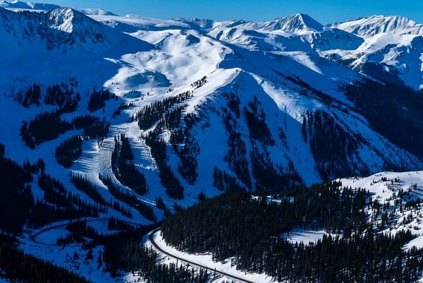The 8 Best Ski Resorts in US + State Guide (2023 Edition)