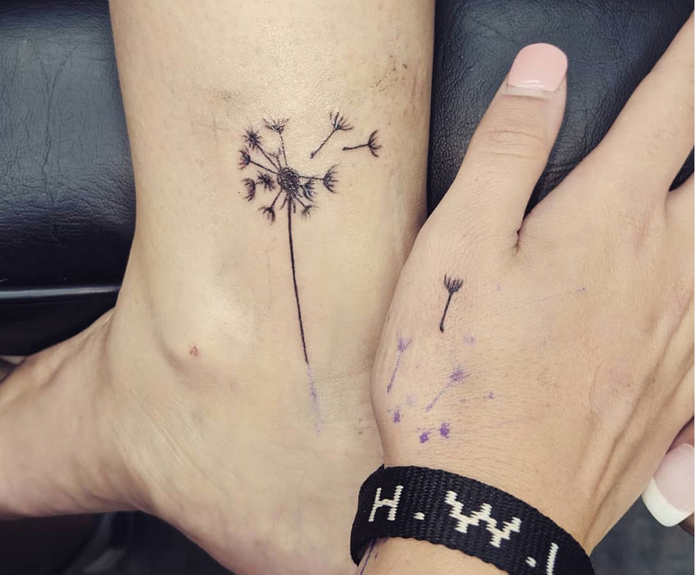 Mother-daughter-connecting-tattoos
