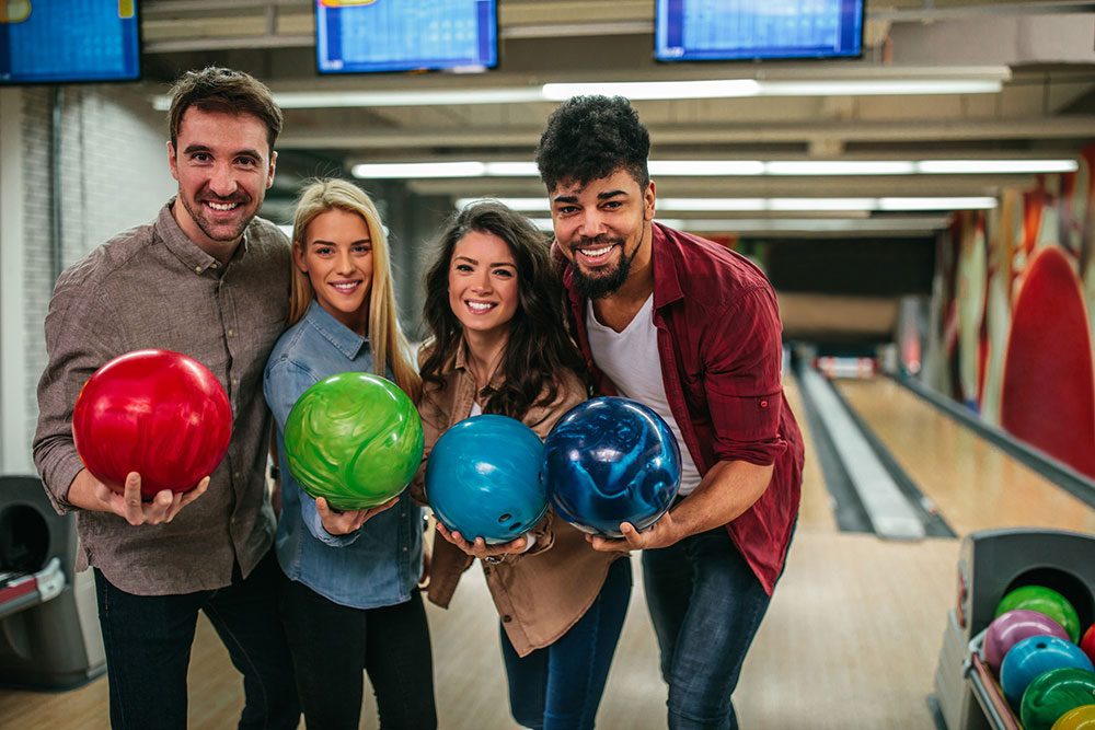 how-to-ask-a-girl-to-hang-out-bowling
