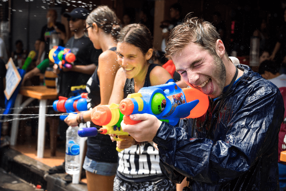 Who Does Like Doing Fun Things With Water Guns