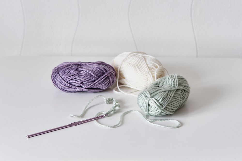 Hold Your Yarn the Right Way