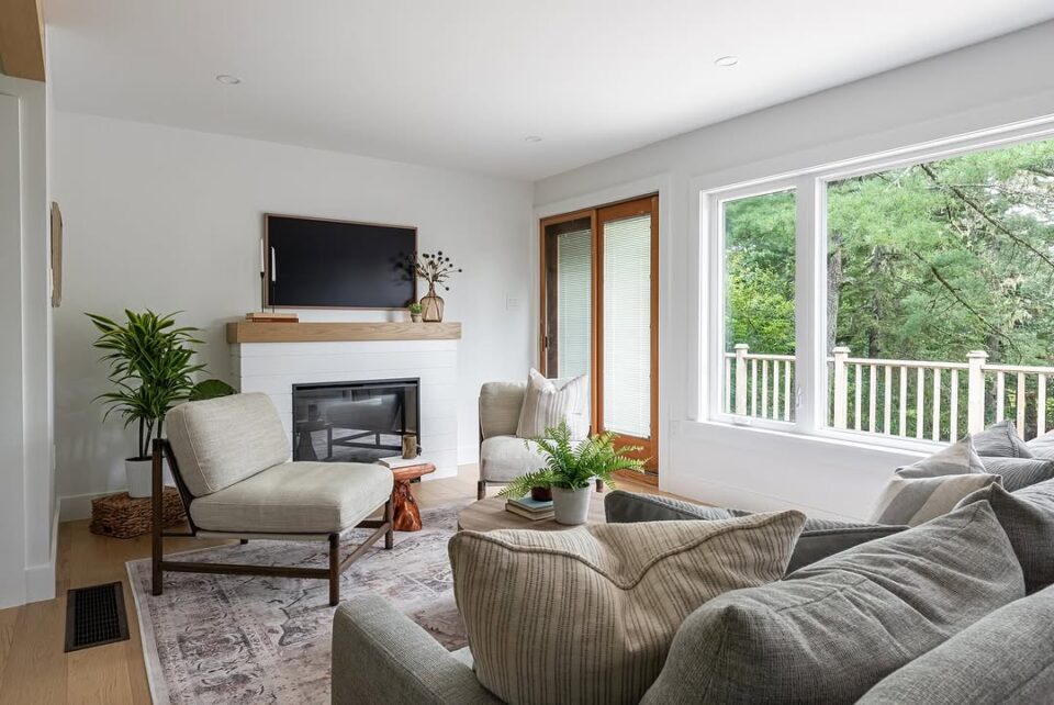 21 Shiplap Wall Living Room Ideas That Add Texture and Charm