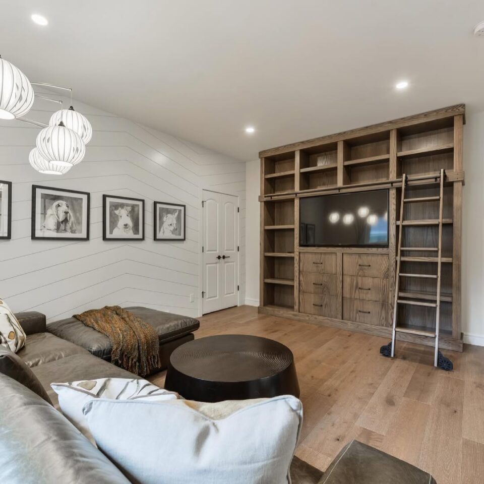 21 Shiplap Wall Living Room Ideas That Add Texture and Charm