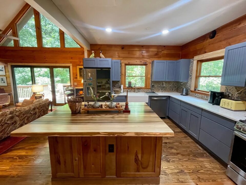 21 Cabin Kitchen Ideas That Feel Rustic, Warm, and Wonderfully Lived-In