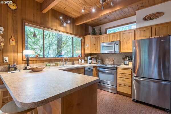 21 Cabin Kitchen Ideas That Feel Rustic, Warm, and Wonderfully Lived-In
