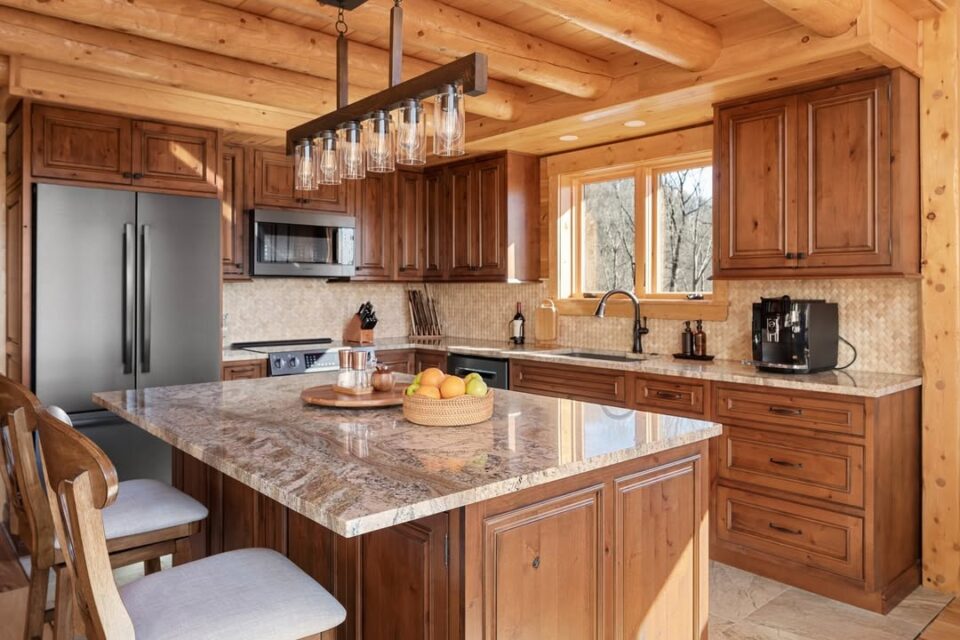 21 Cabin Kitchen Ideas That Feel Rustic, Warm, and Wonderfully Lived-In