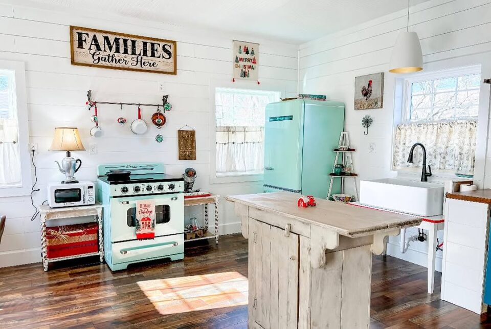 21 Cabin Kitchen Ideas That Feel Rustic, Warm, and Wonderfully Lived-In