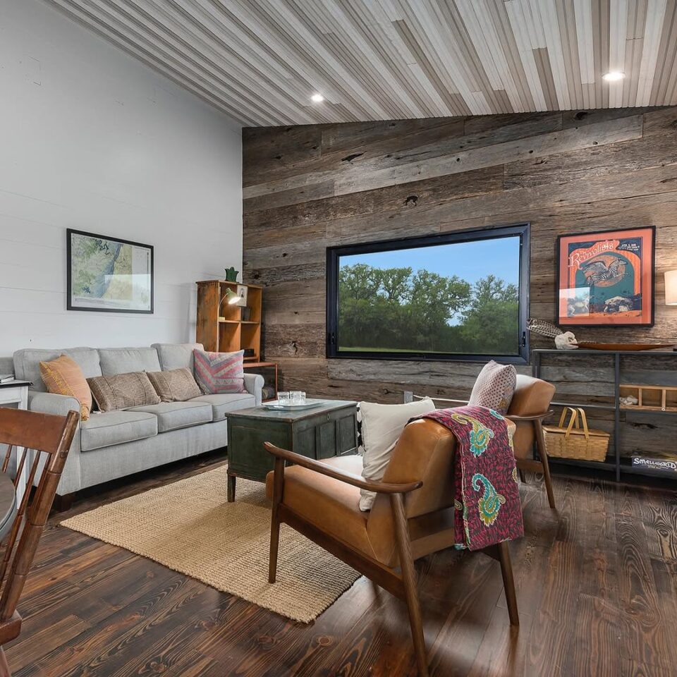 21 Shiplap Wall Living Room Ideas That Add Texture and Charm