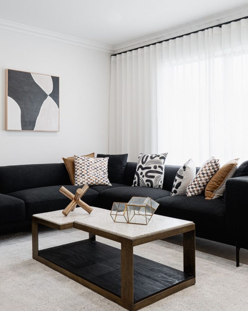 25 Black Sofa Living Room Ideas That Are Quietly Taking Over 2025 Mood ...