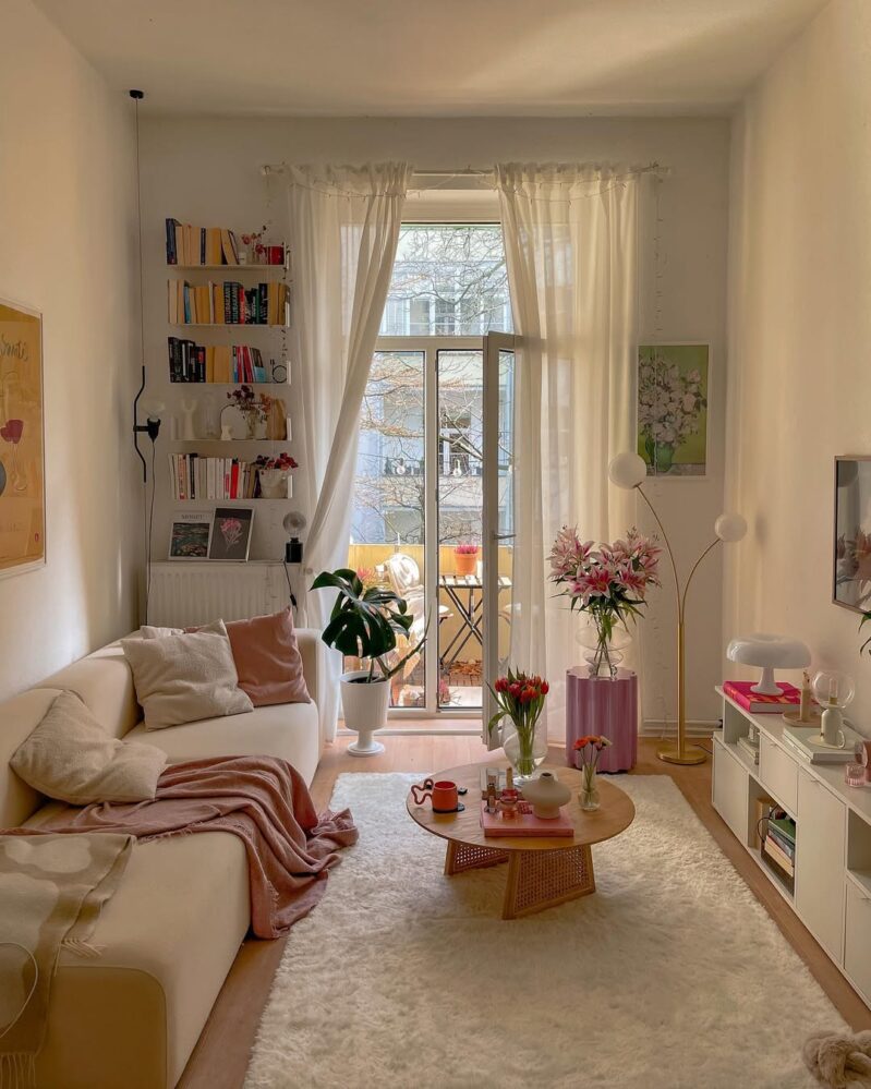 24 Genius Small Apartment Living Room Ideas That Instantly Make Your ... - Tranquil Living Room Design For Small Apartments
