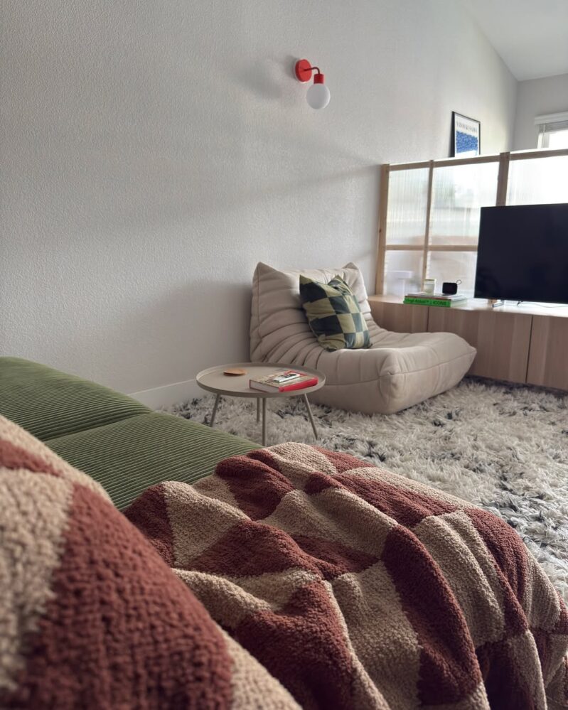 24 Genius Small Apartment Living Room Ideas That Instantly Make Your ...