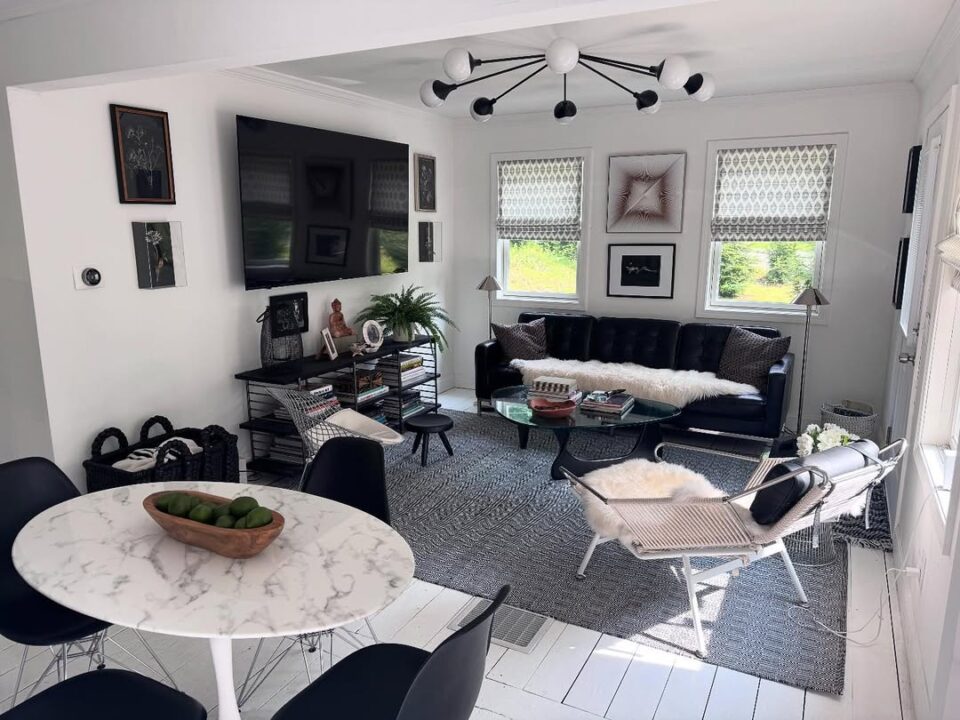25 Black Sofa Living Room Ideas That Are Quietly Taking Over 2025 Mood ...