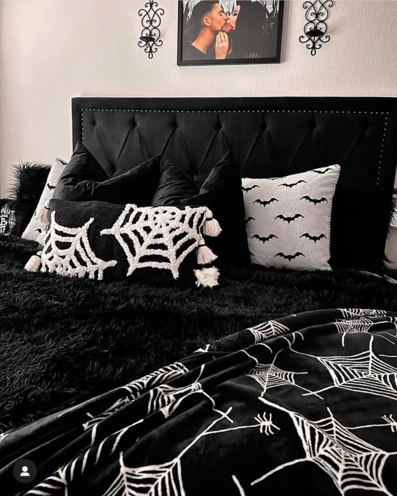 29 Halloween Decor Ideas for a Spooky Interior That’ll Have Guests ...