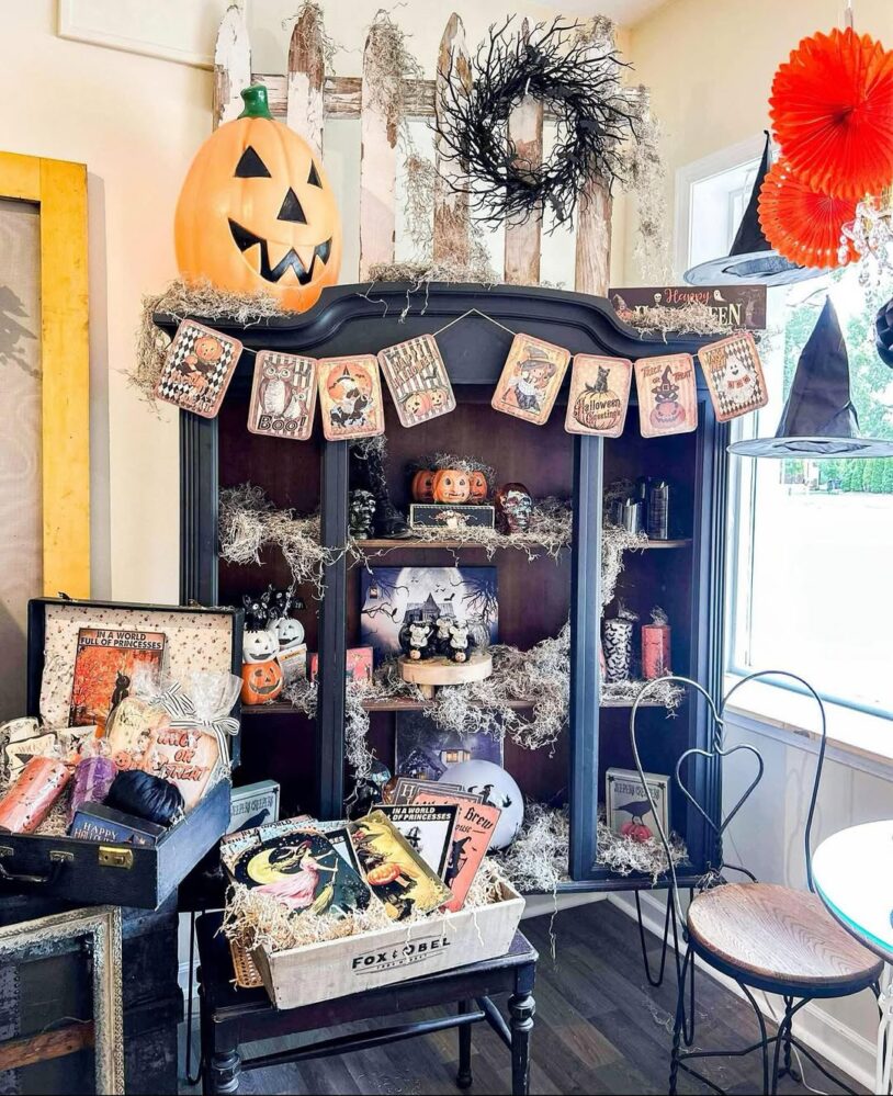 29 Halloween Decor Ideas for a Spooky Interior That’ll Have Guests ...