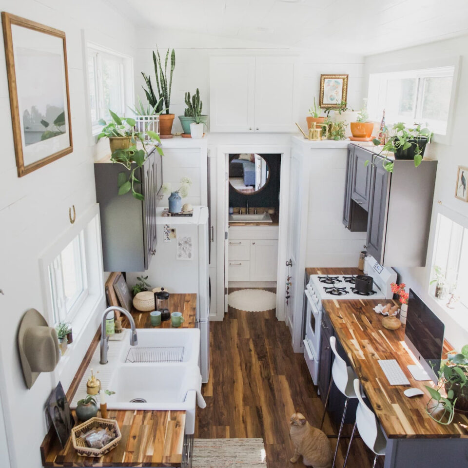 29 Small Apartment Design Ideas That Make Tight Spaces Feel ...